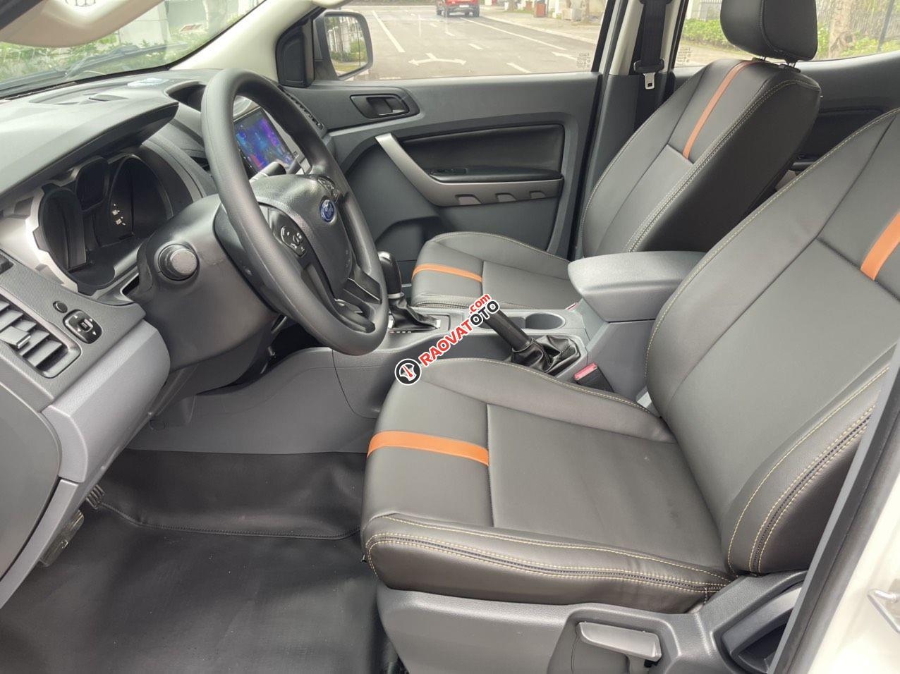 Màu trắng, giá 499tr-4