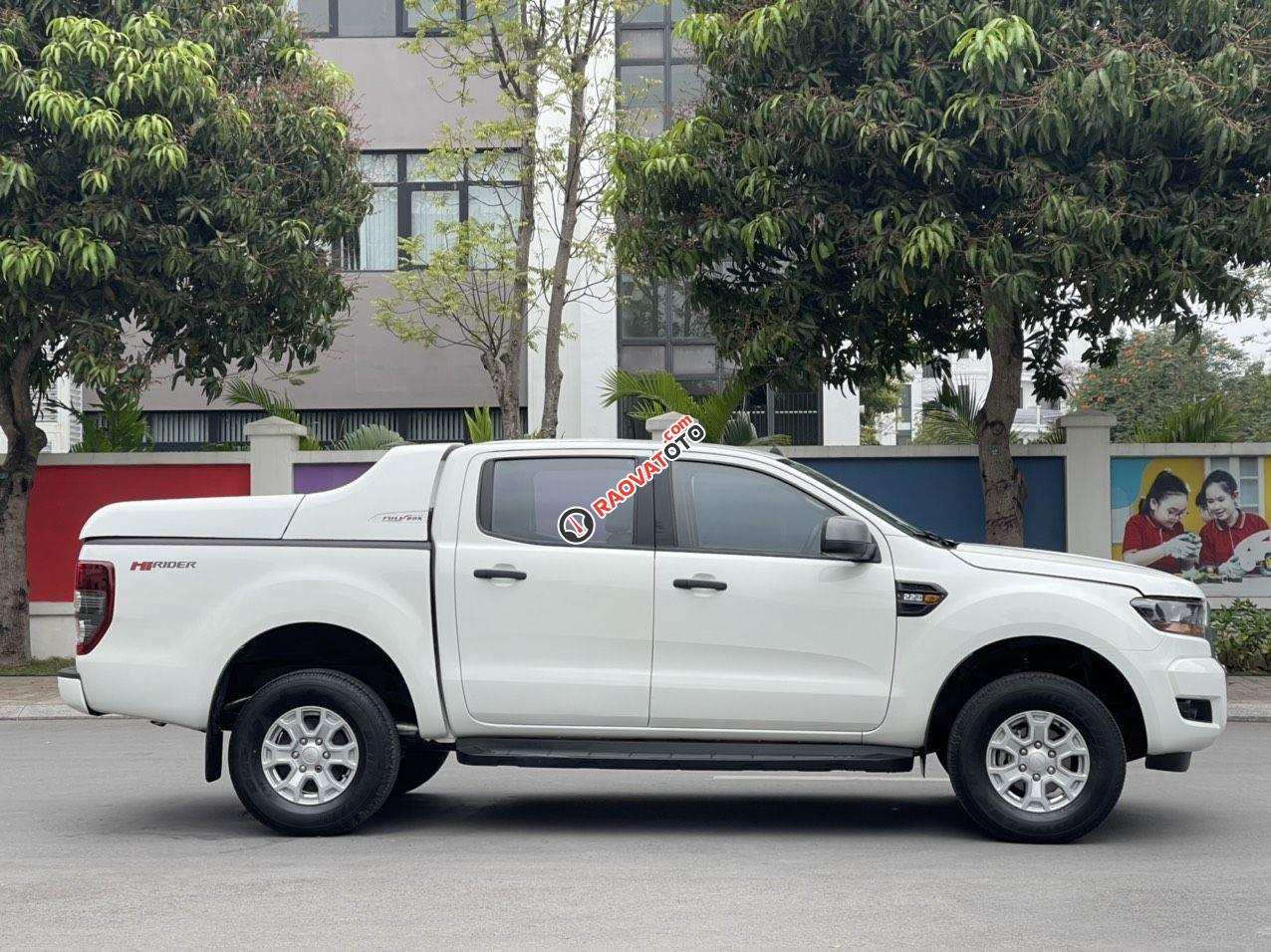 Màu trắng, giá 499tr-8