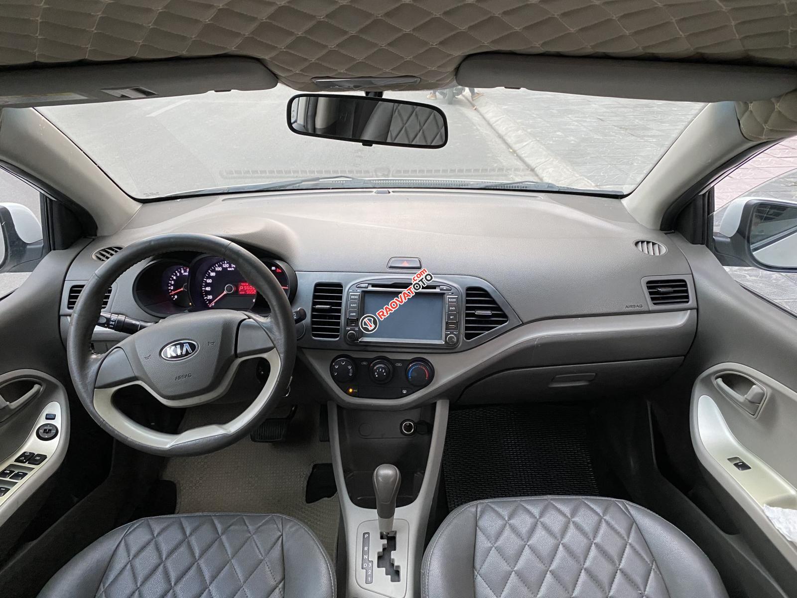 Màu trắng, giá chỉ 230 triệu-12