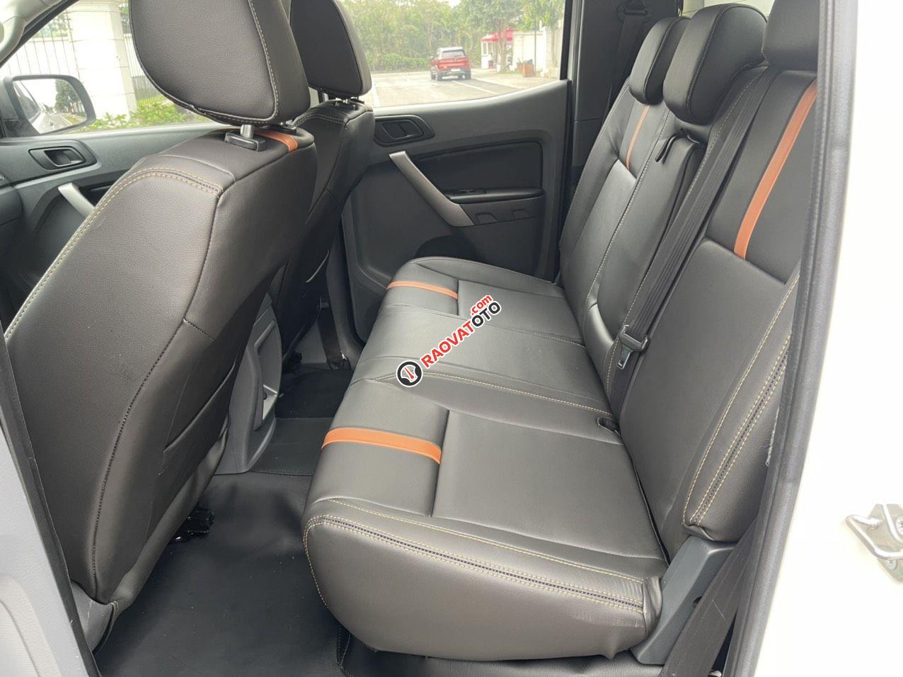 Màu trắng, giá 499tr-1