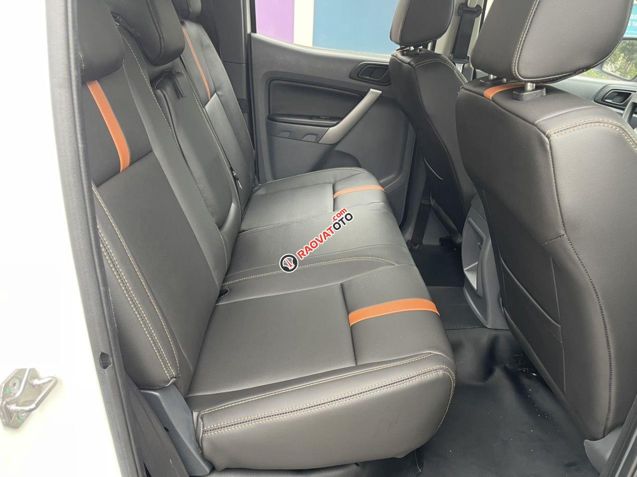 Màu trắng, giá 499tr-0