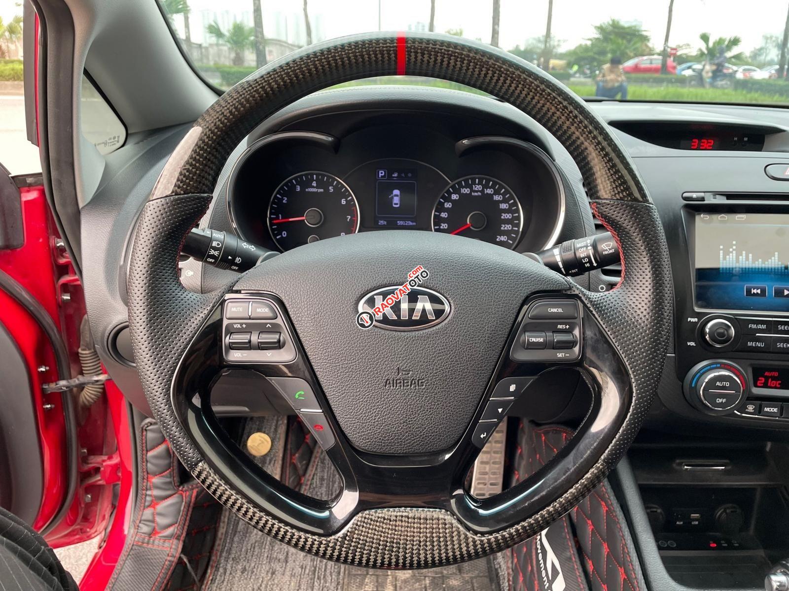 Màu đỏ biển Hà Nội rất mới-8