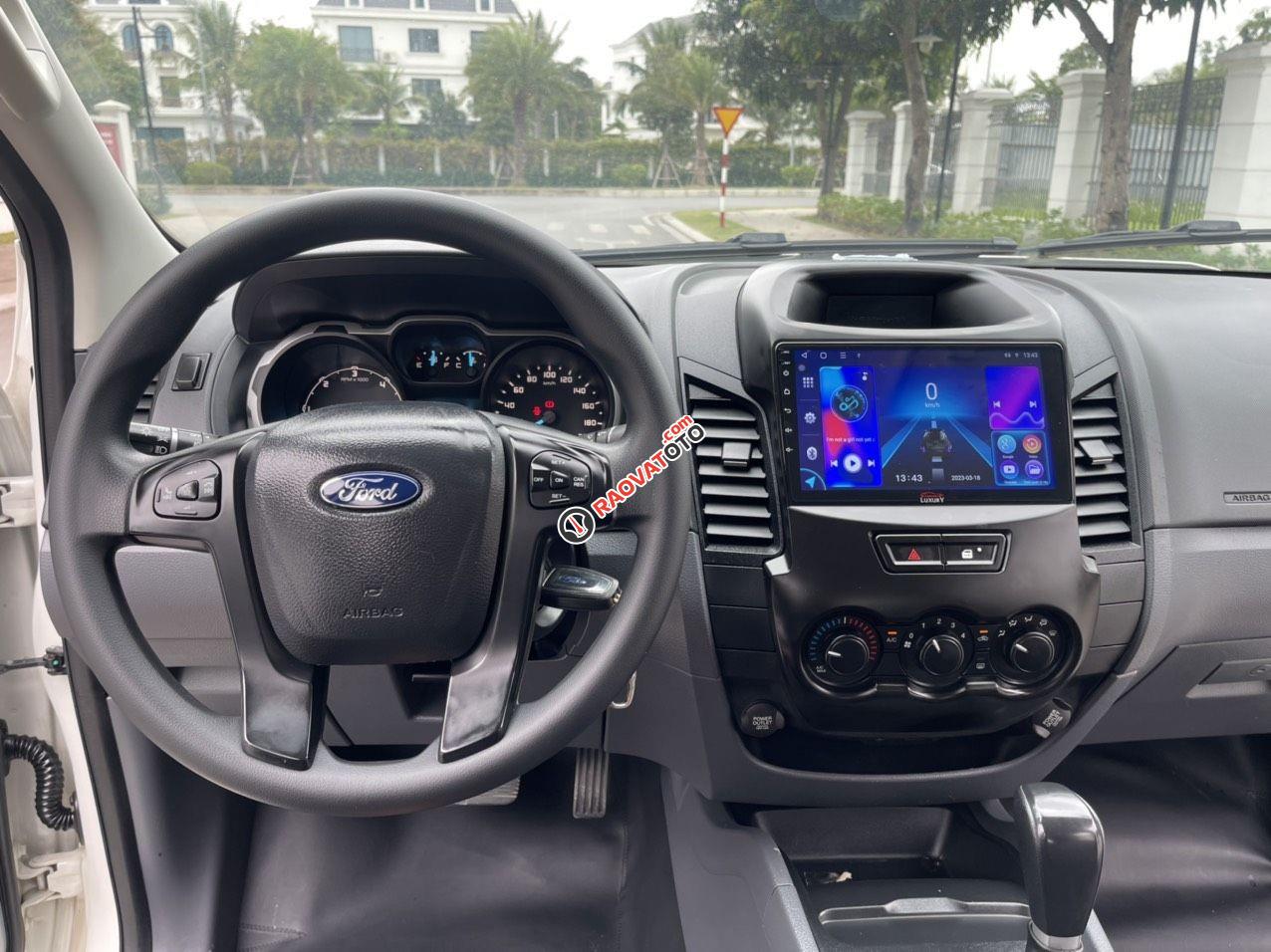 Màu trắng, giá 499tr-6