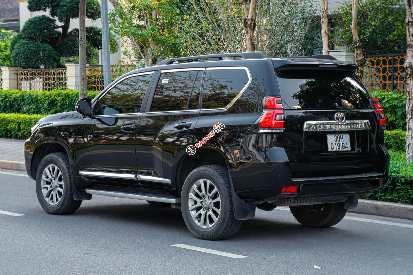 Màu đen, xe nhập-2