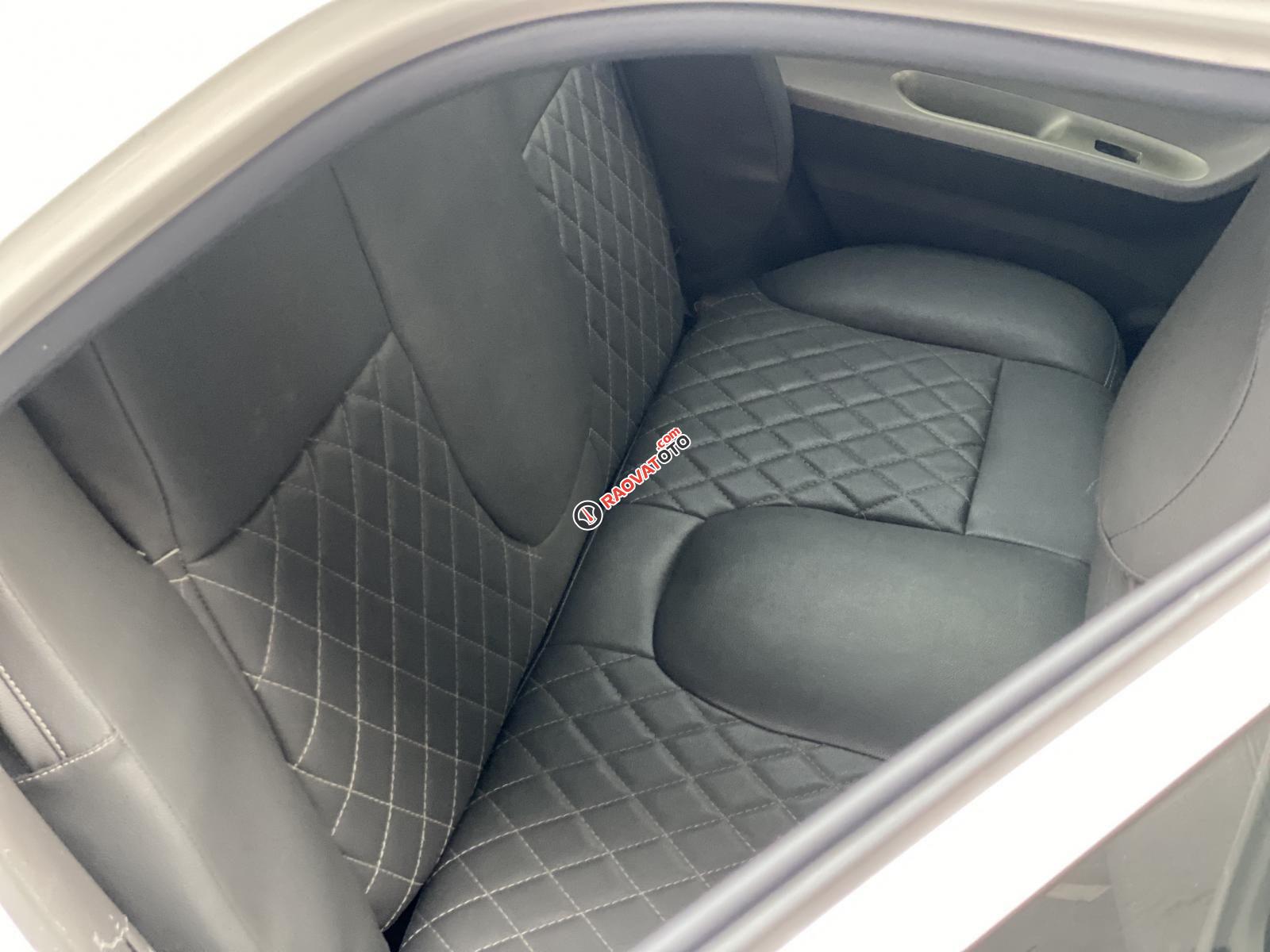 Màu trắng, giá chỉ 230 triệu-11