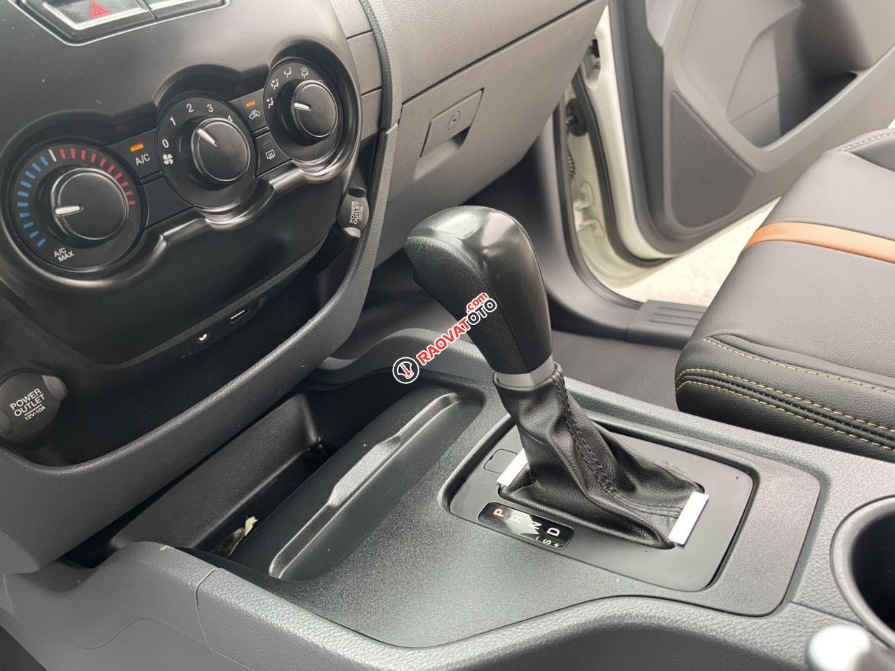 Màu trắng, giá 499tr-7