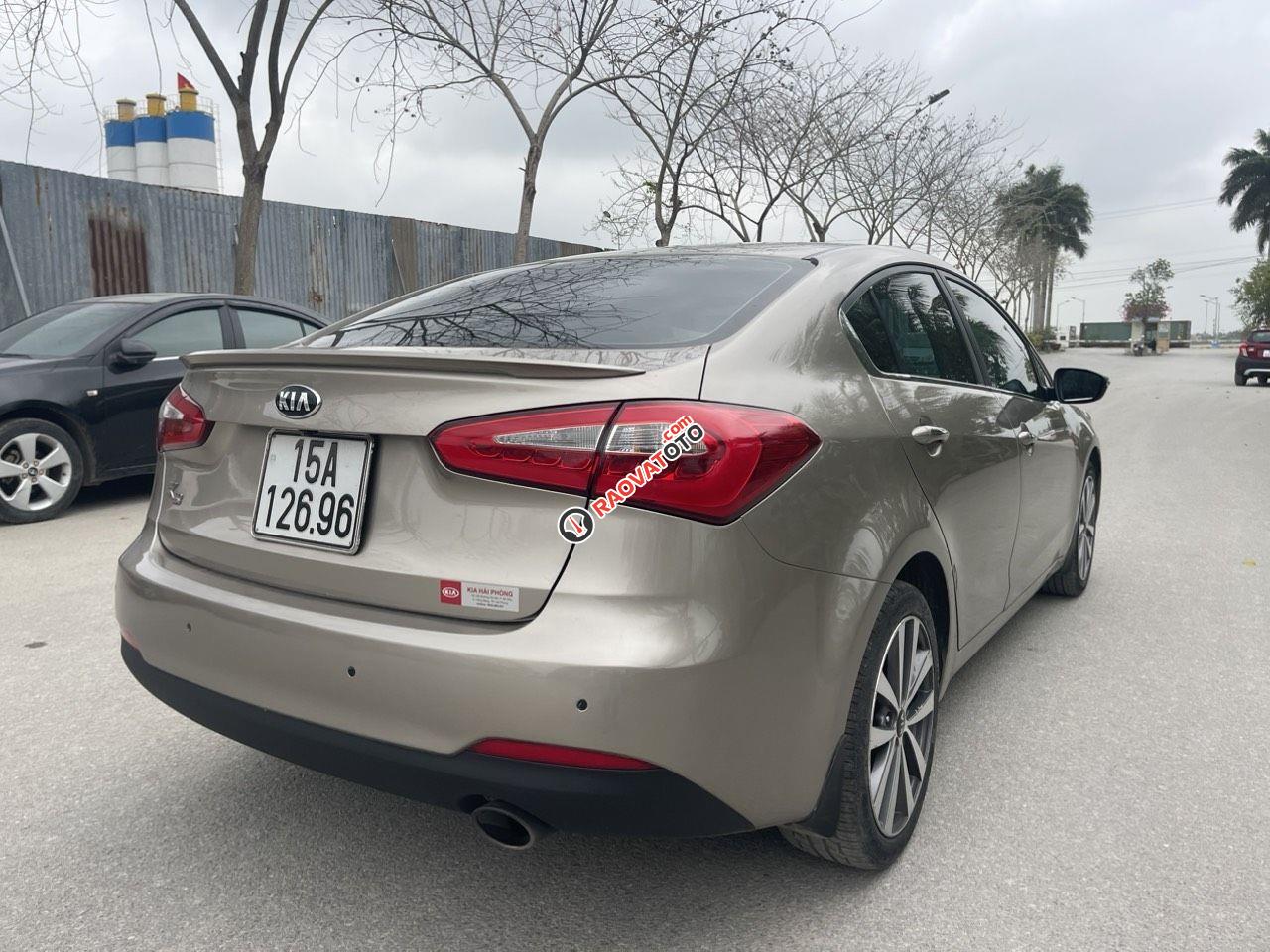 Xe gia đình phom dáng đẹp-2