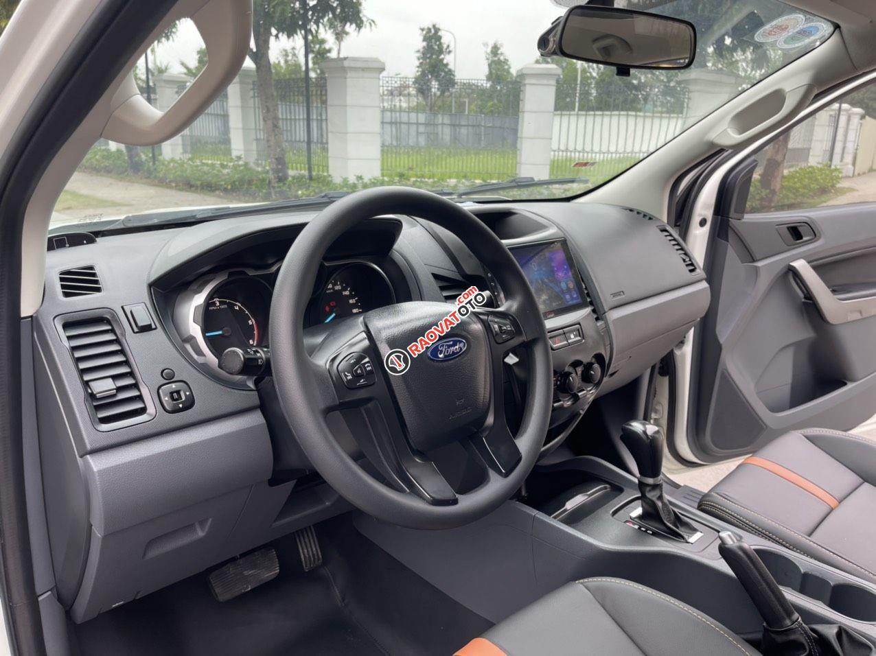 Màu trắng, giá 499tr-3