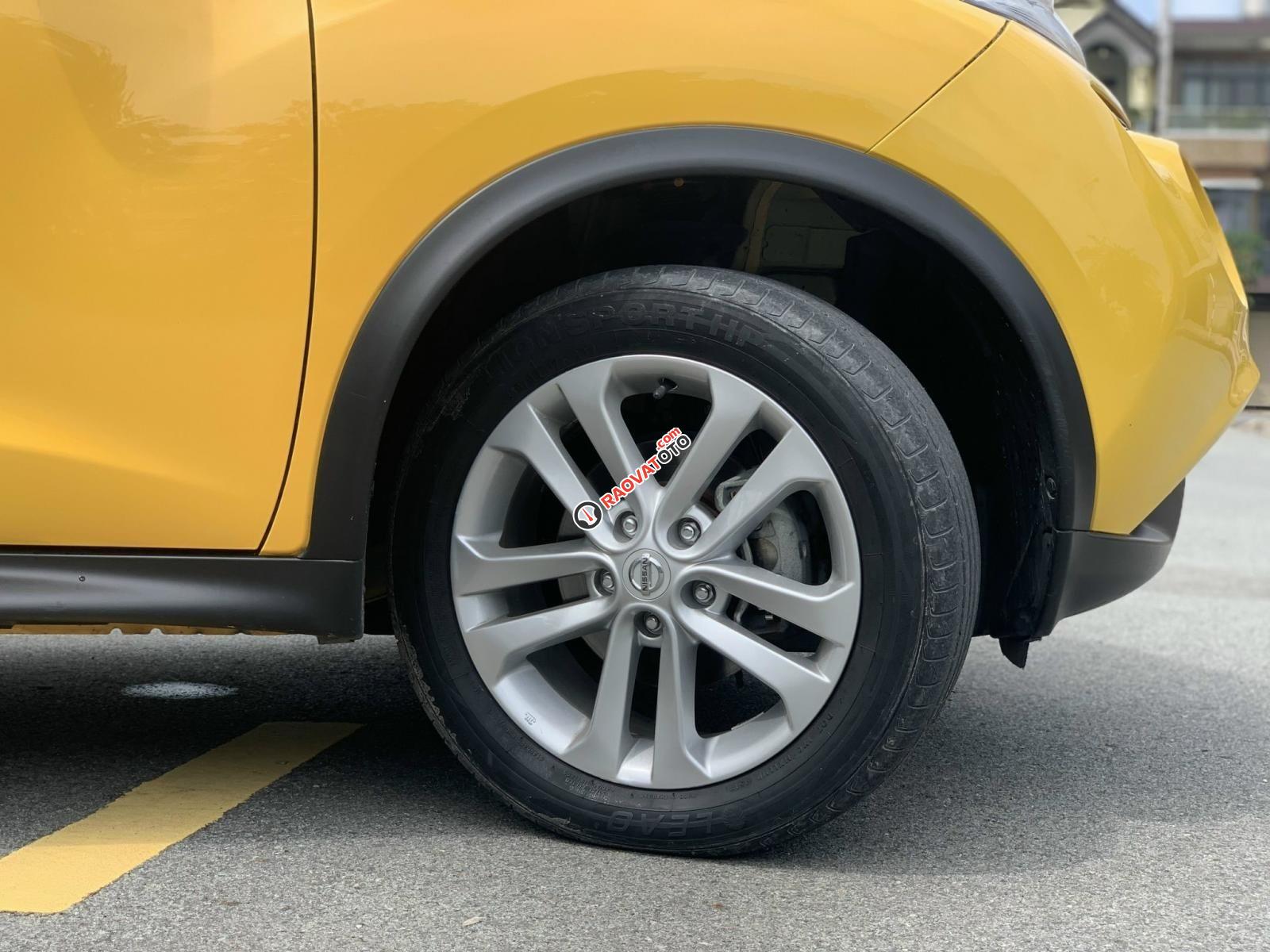 Màu vàng, xe nhập, 590tr-3