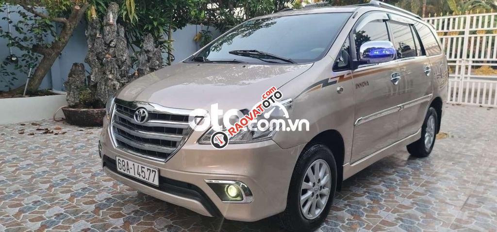 Toyota innova 2012 2.0E-3