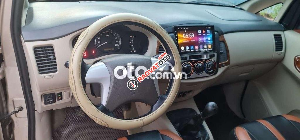 Toyota innova 2012 2.0E-6