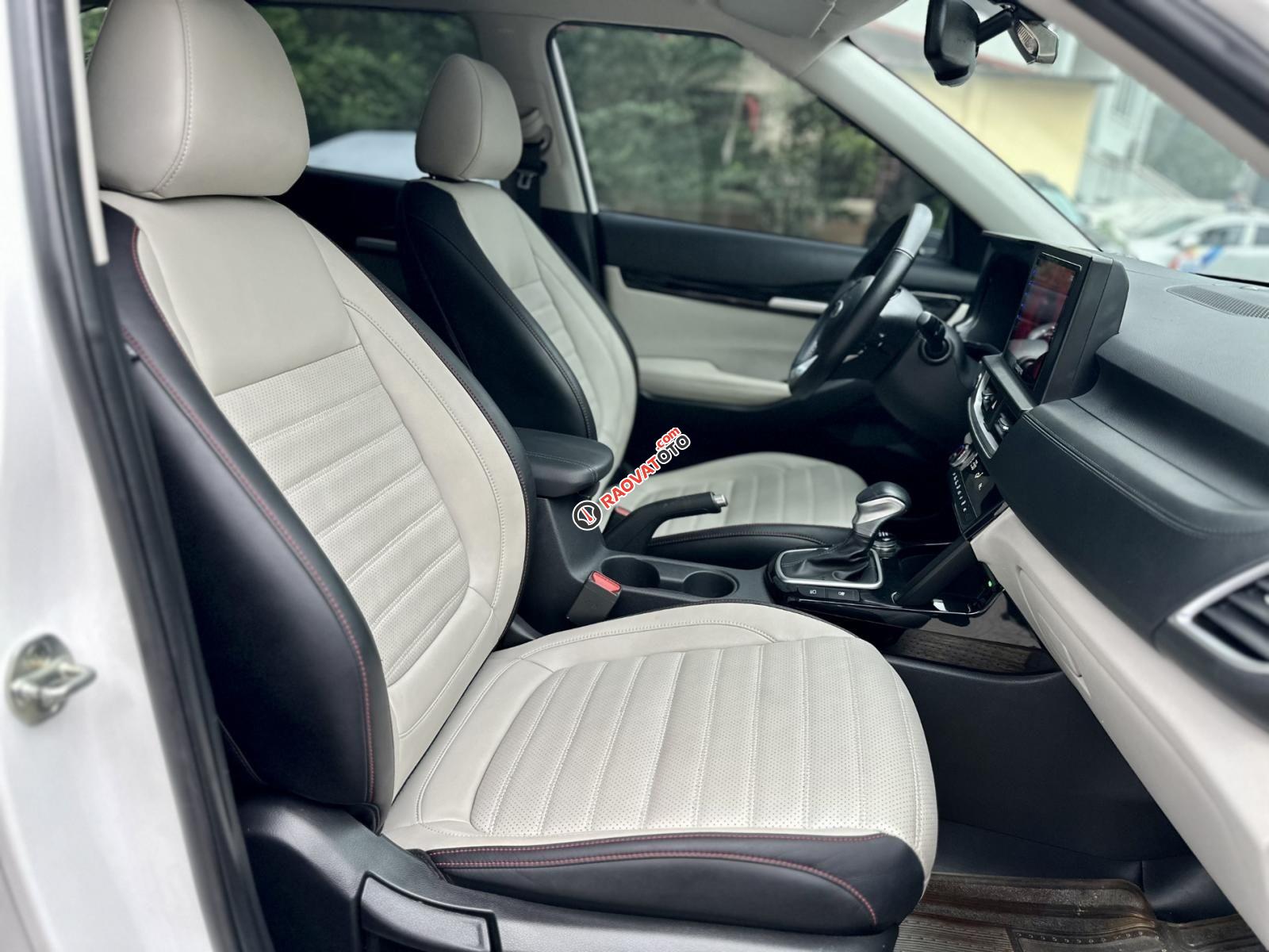 Xe màu trắng-15