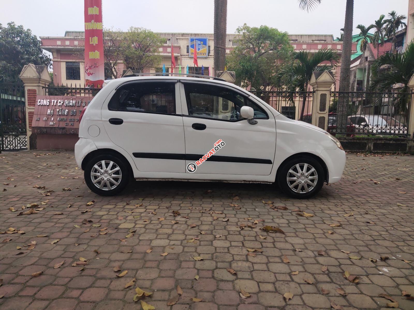 Cần bán xe Spark 5 chỗ, màu trắng-0