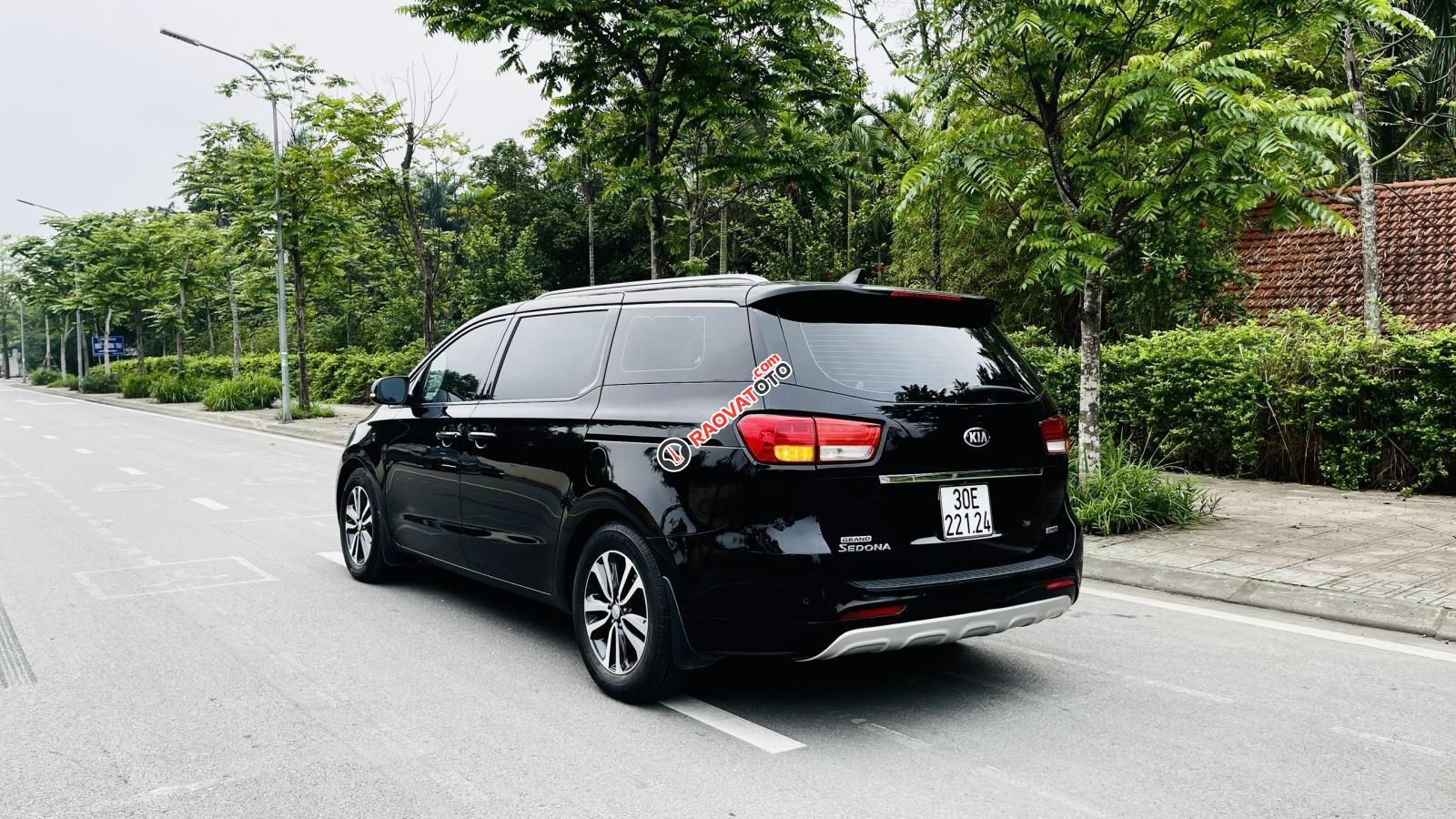 Màu đen, giá 710tr-3