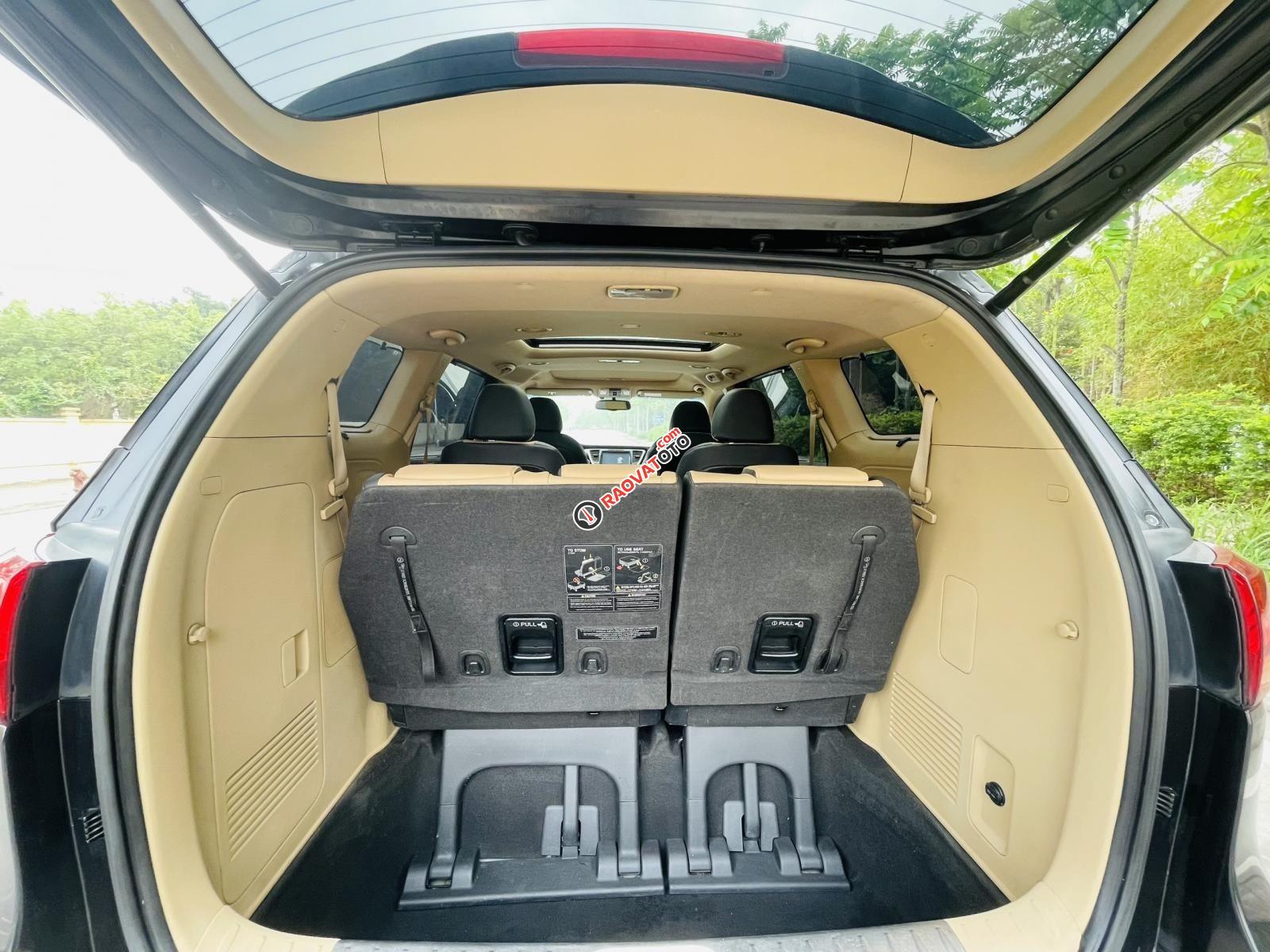 Màu đen, giá 710tr-7