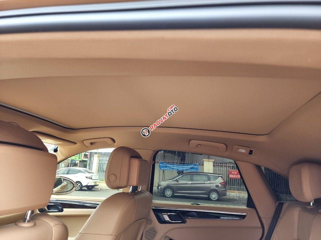 Xe nhà chính chủ, full option: pô Fi, mâm 20, ghế 14, cửa sổ trời, loa Bose. Biển số cực VIP. Bảo hiểm 2c-8
