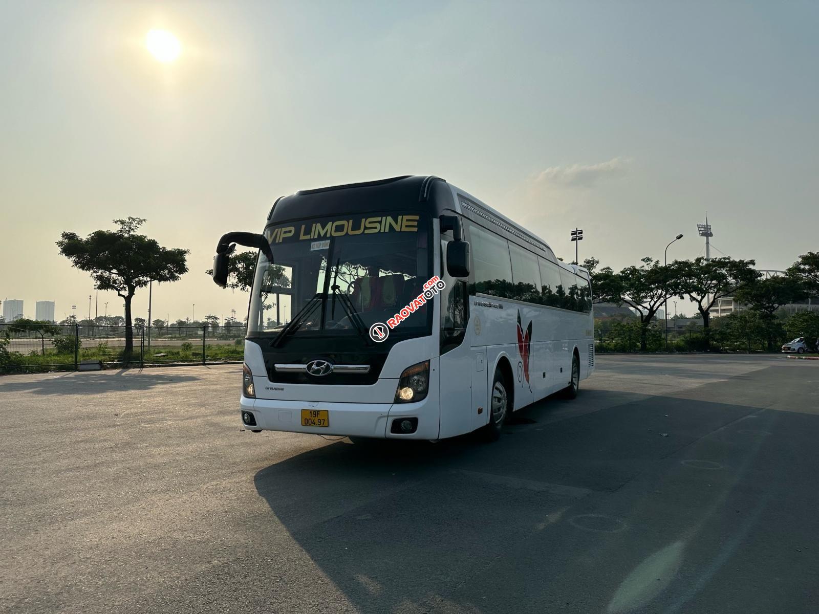 Xe 47 chỗ Luxury máy 410ps chuyên du lịch từ đầu-1