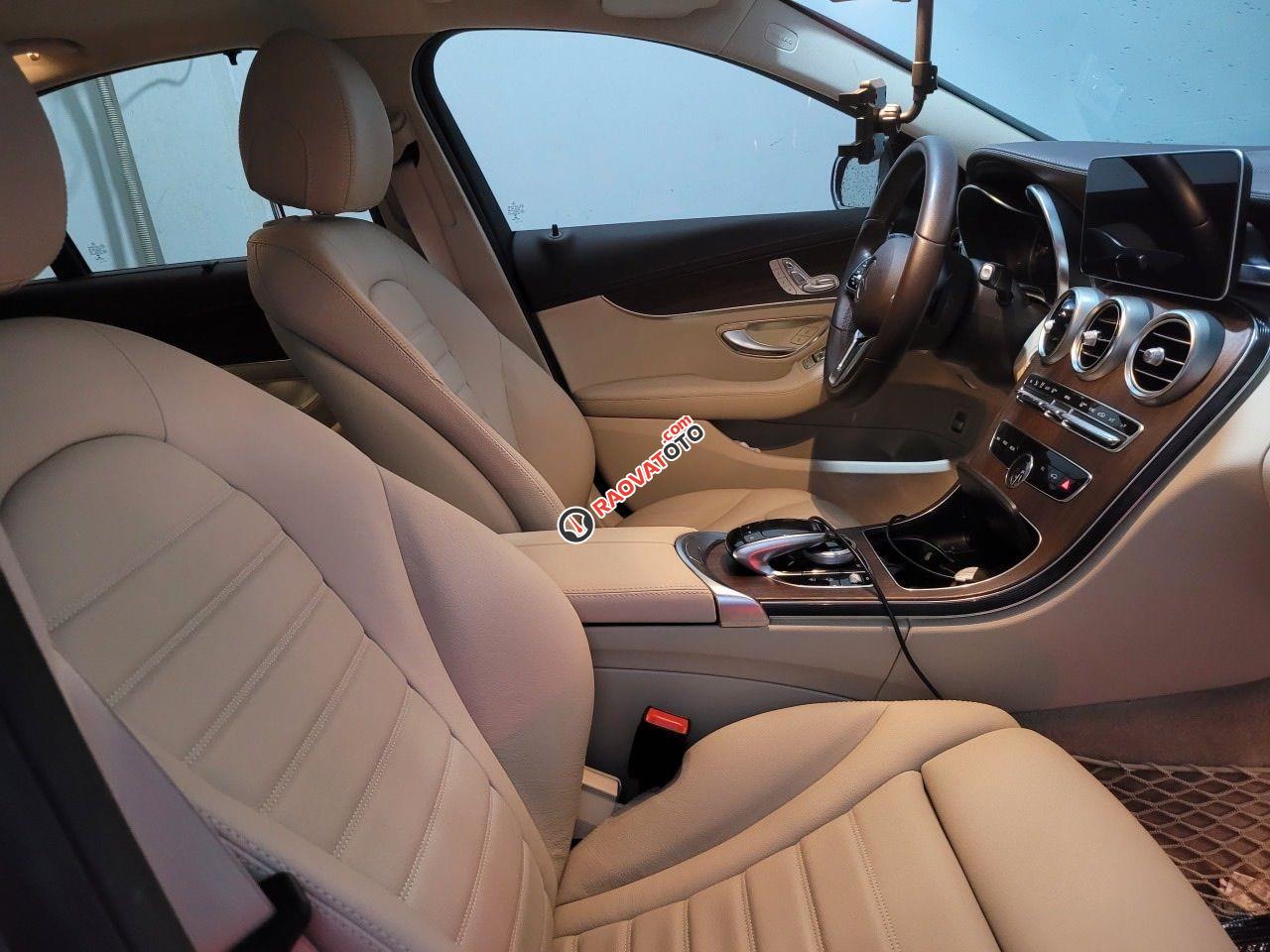 Đen, nội thất kem-6