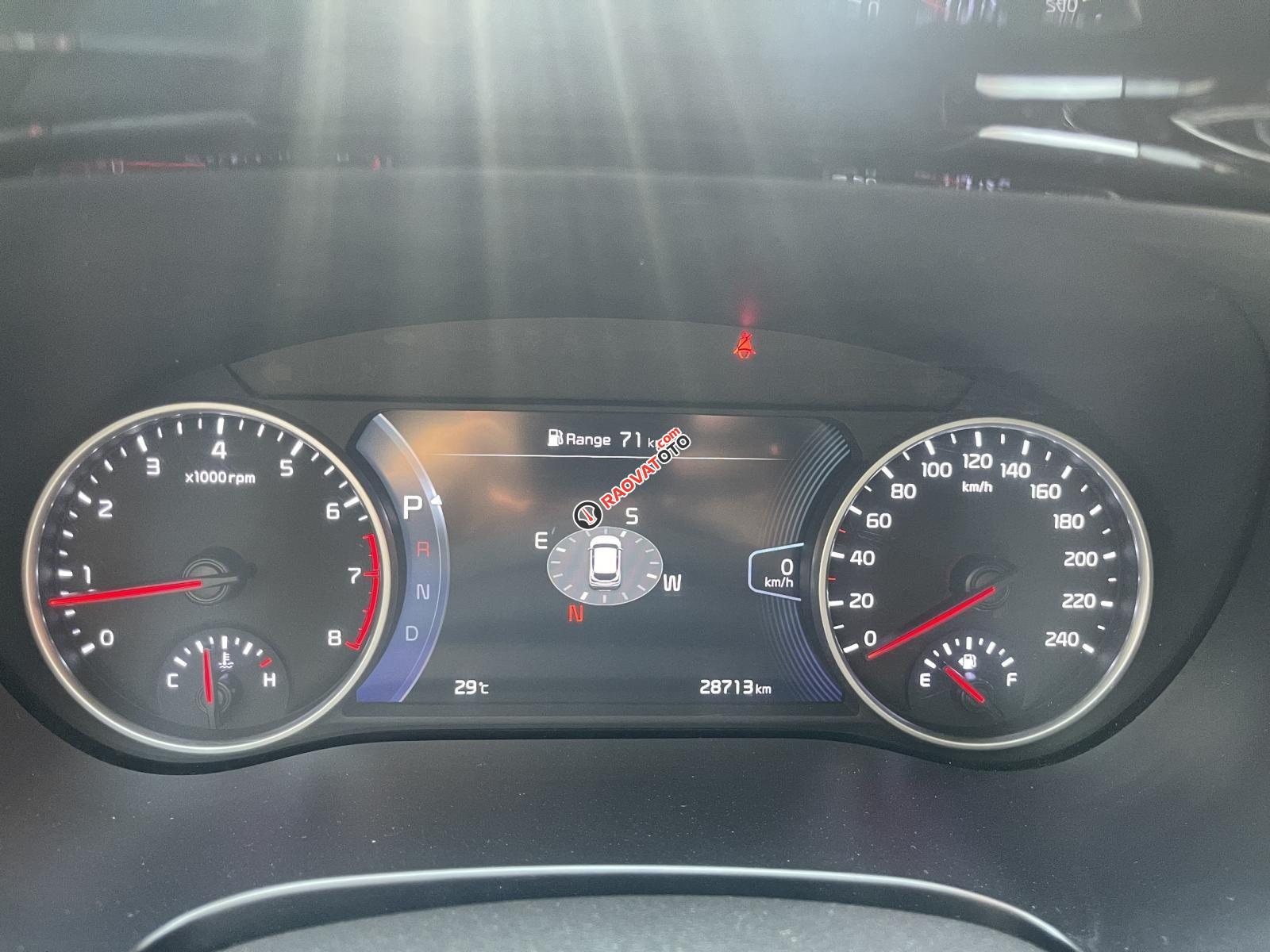 Màu trắng, giá 630tr-9