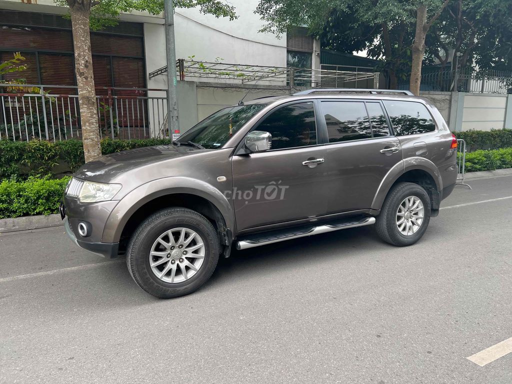 CHÍNH CHỦ CẦN BÁN XE MITSUBISHI PAJERO SPOST SẢN XUẤT 2015 -1