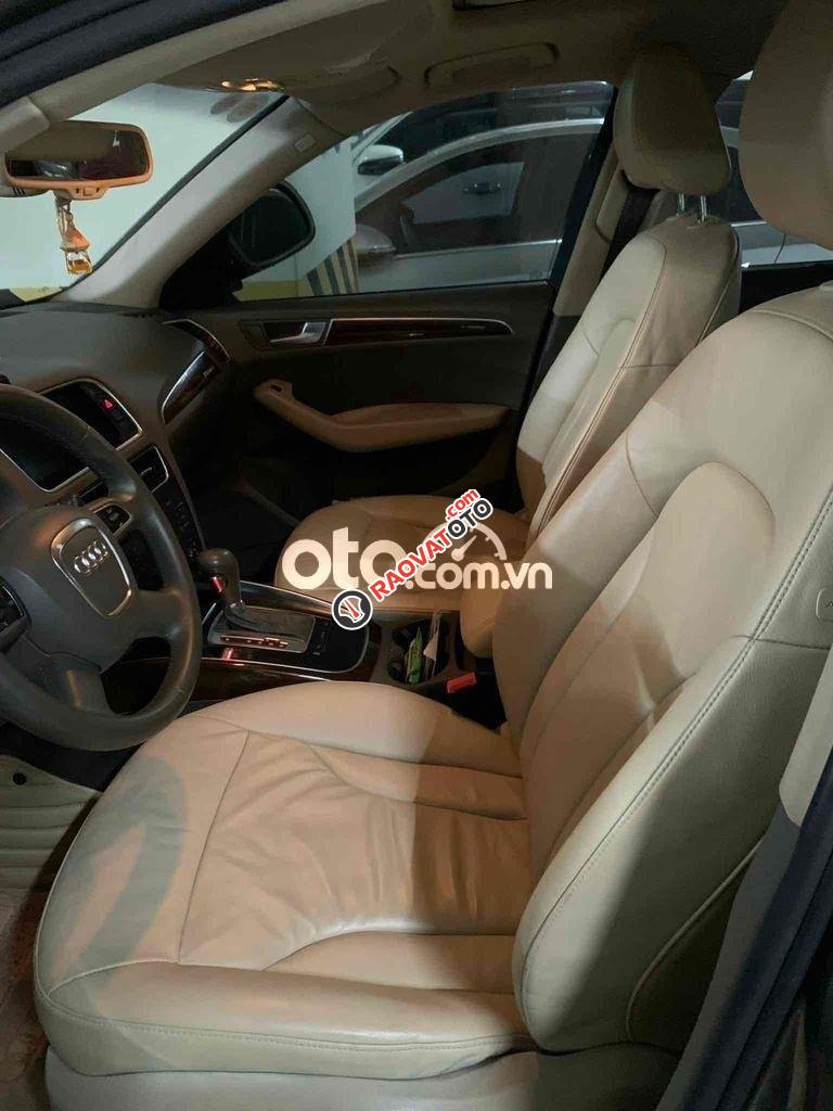 Audi Q5 nhập Mỹ màu vàng cát sản cuất năm 2010-2