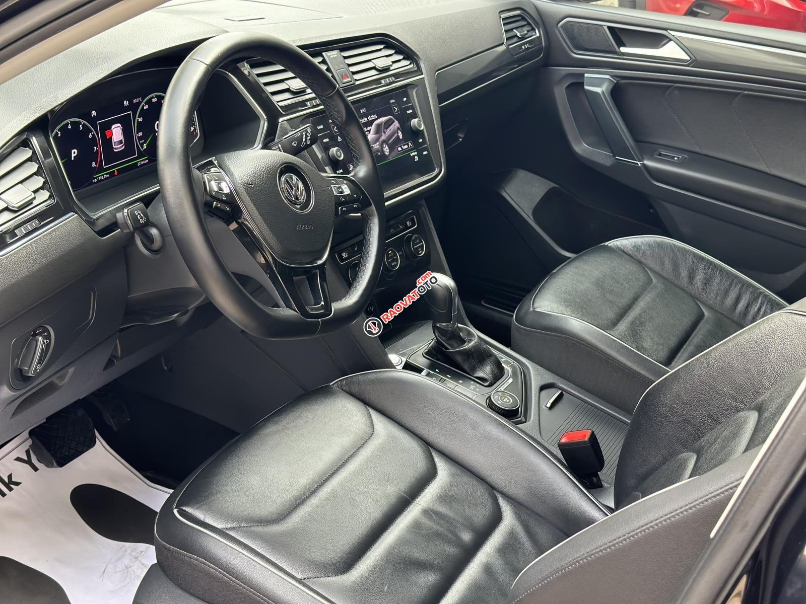 Xe lướt Tiguan siêu mới, màu đen - Khách đổi xe mới nên nhượng lại giá mềm-8