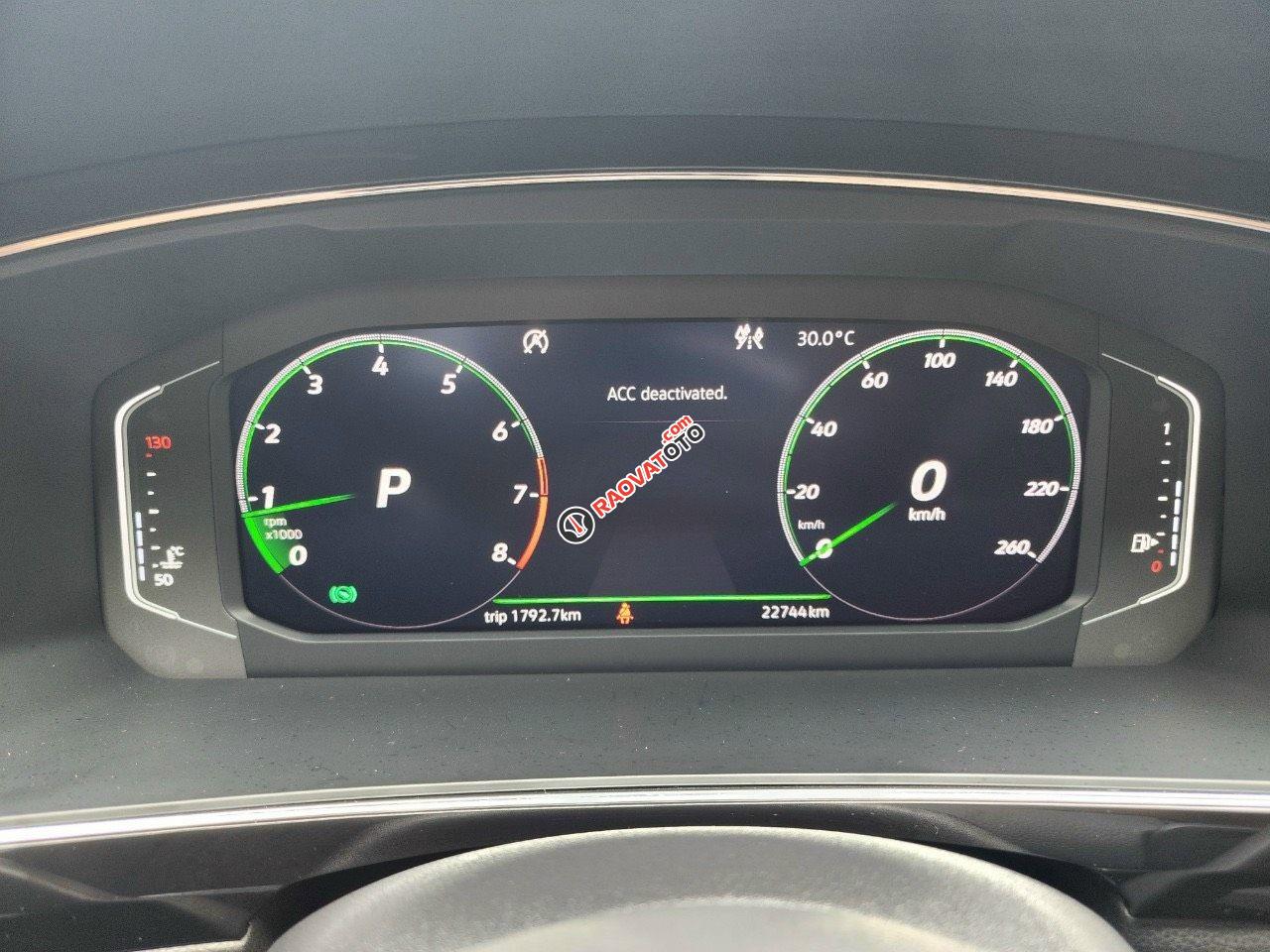 Xe lướt Tiguan siêu mới, màu đen - Khách đổi xe mới nên nhượng lại giá mềm-1