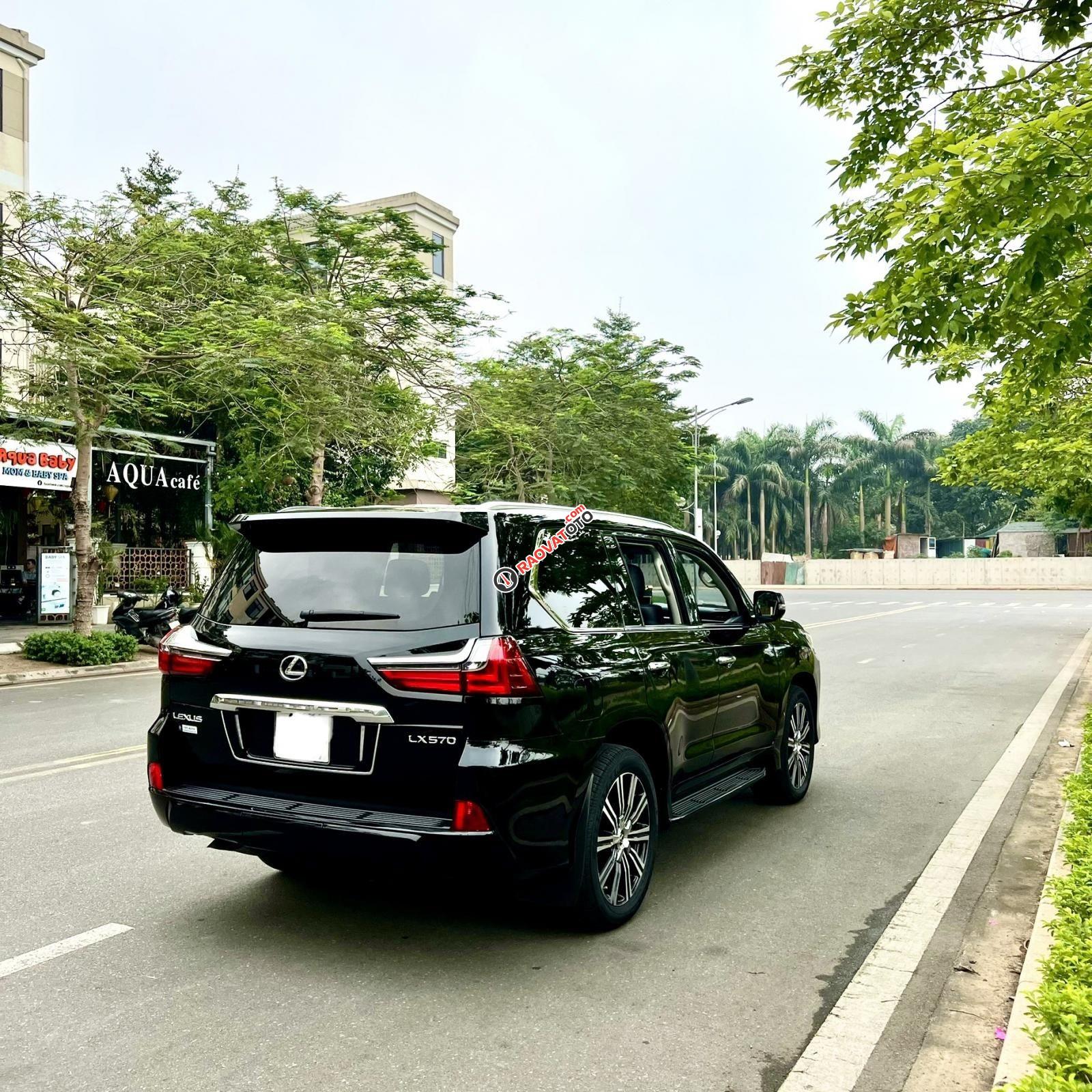 Màu đen, nội thất đen-4