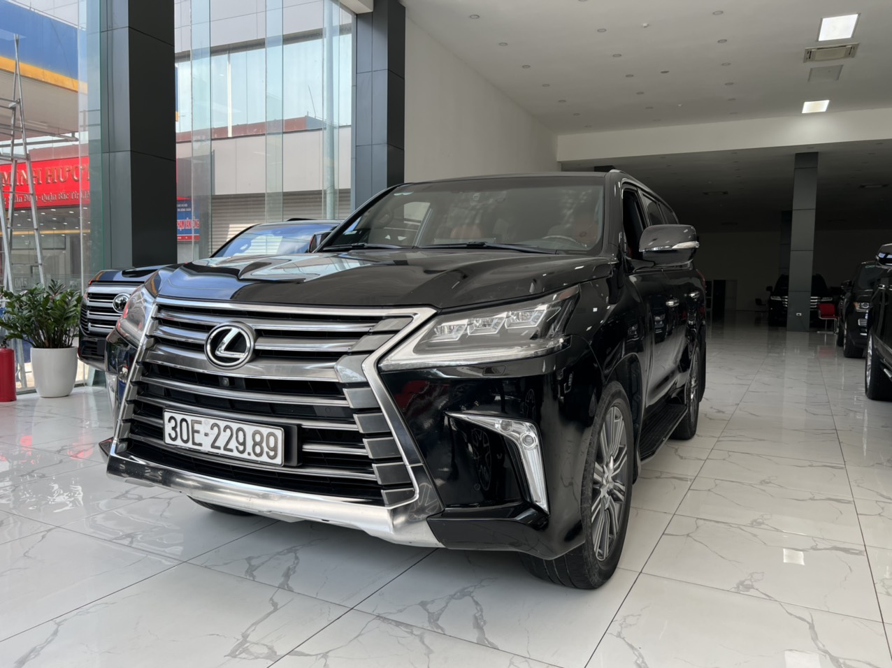 Bán xe Lexus LX570 2016, màu đen, nhập khẩu nguyên chiếc-1