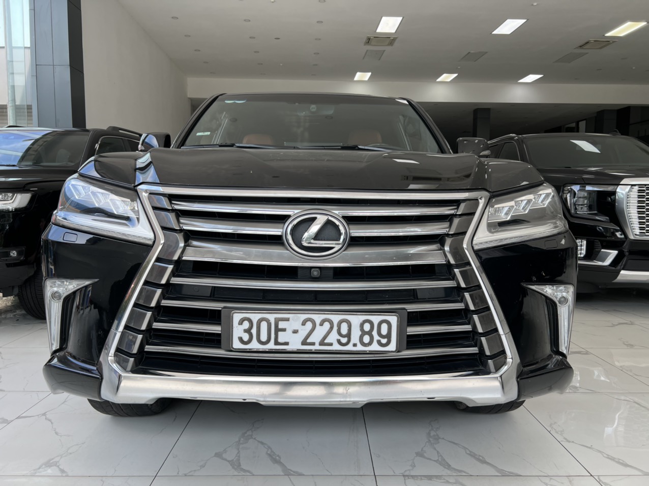 Bán xe Lexus LX570 2016, màu đen, nhập khẩu nguyên chiếc-0