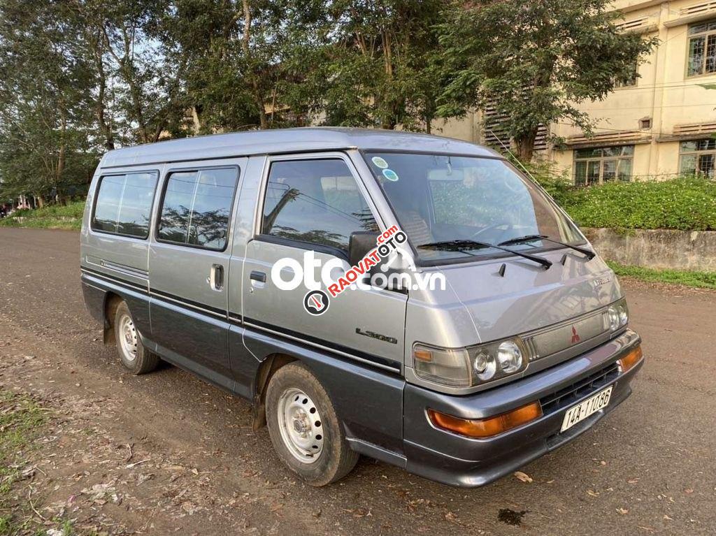 Ô tô Mitsu L300 1992 Xám, zin, 07 chỗ-3