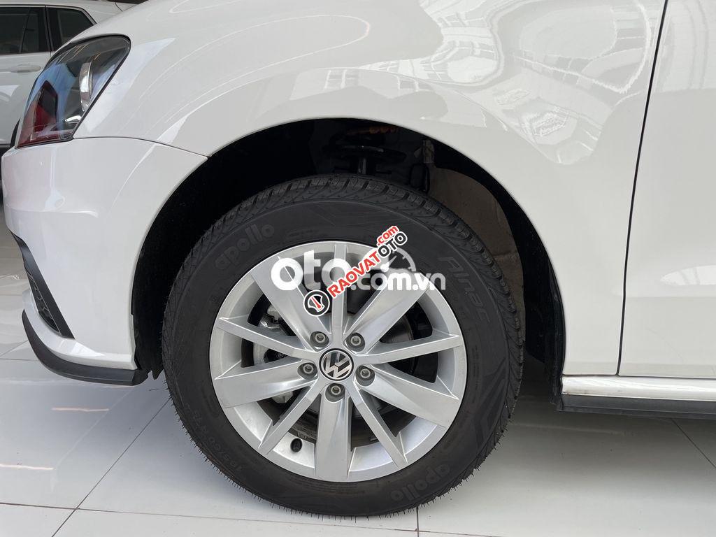 Volkswagen Polo Hatchback Trắng/Đen Tặng 100% TB-6