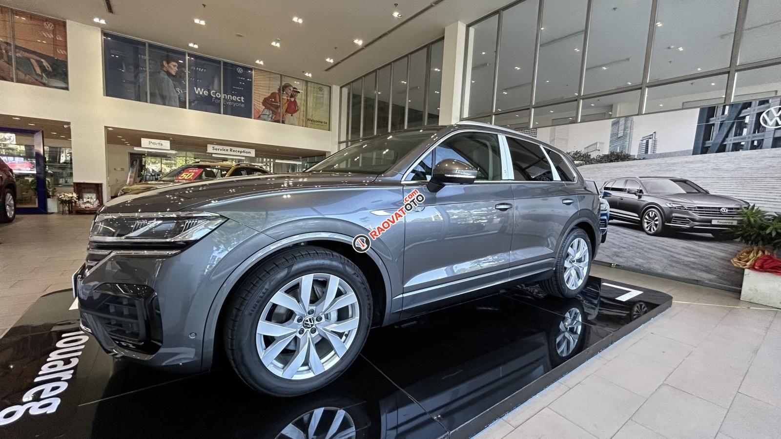 Bán xe Volkswagen Toureg Xám Luxury 2023 giá siêu tốt ưu đãi 300tr-2