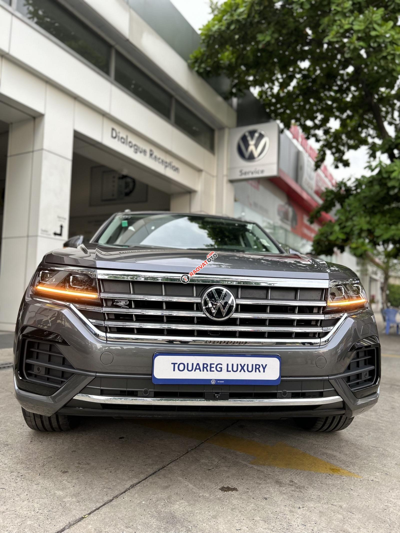 Bán Volkswagen Toureg Xám nội thất đen Luxury 2023 giá siêu tốt ưu đãi 300tr-0