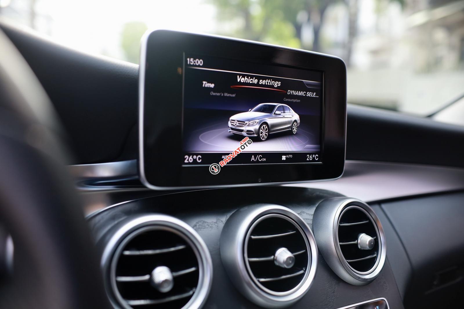 Màu đen, nội thất đen-1