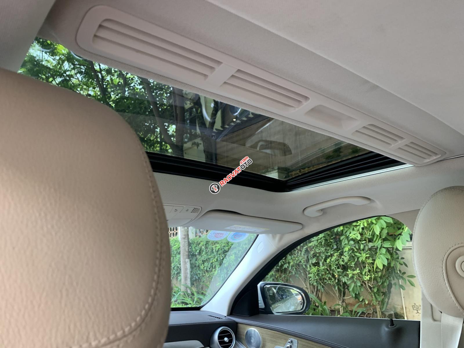 Exclusive, màu trắng nội thất kem sang trọng và trẻ trung-10