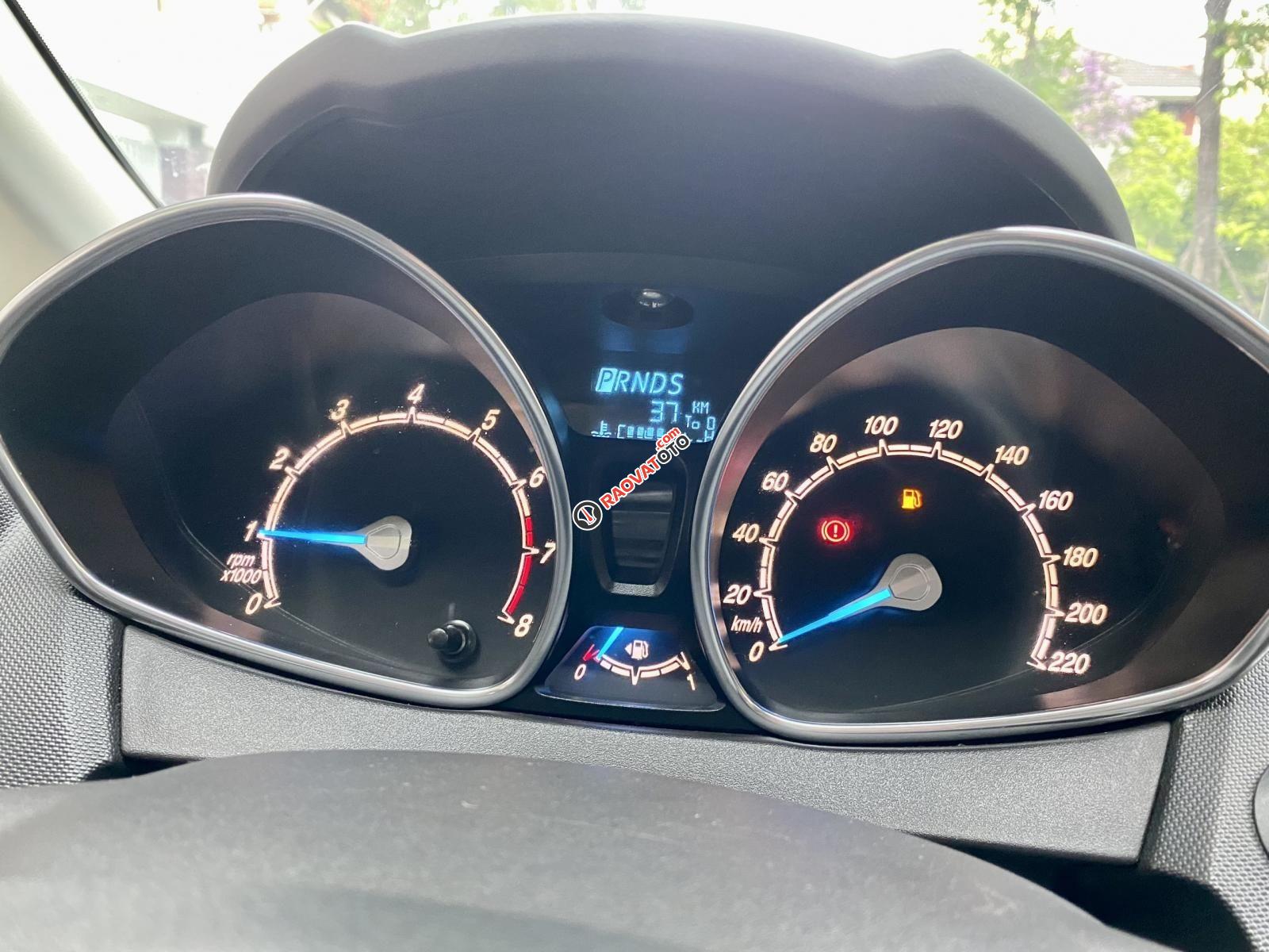 Màu trắng, biển Hà Nội-16