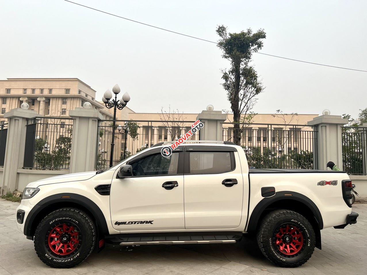 Độ nhiều đồ đắt tiền, đăng kiểm đến 2024-2