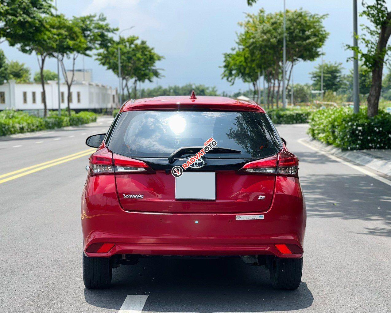 Màu đỏ, nội thất kem-3