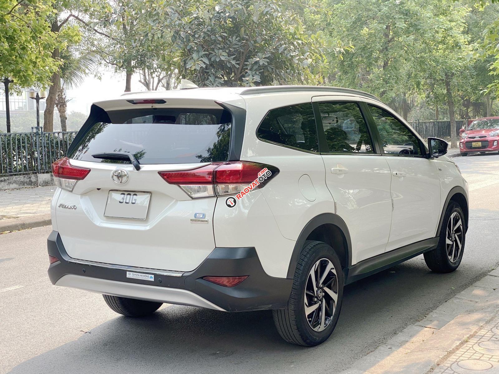 Màu trắng, giá 620tr-1