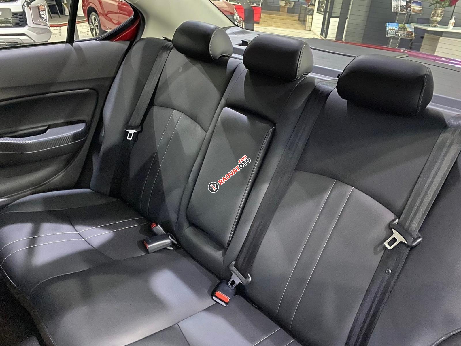 Ưu đãi 100% thuế trước bạ, tặng phụ kiện và quà tặng full theo xe-5