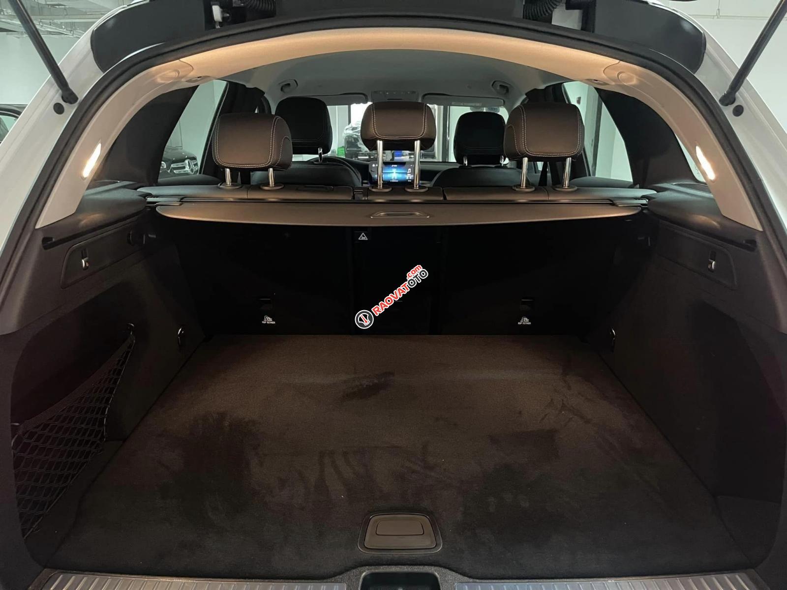 Chính chủ bán xe Mercedes Benz GLC 200 Bản V1 Màu Trắng Nội Thất Đen sản xuất 2022, đi 57 km-2