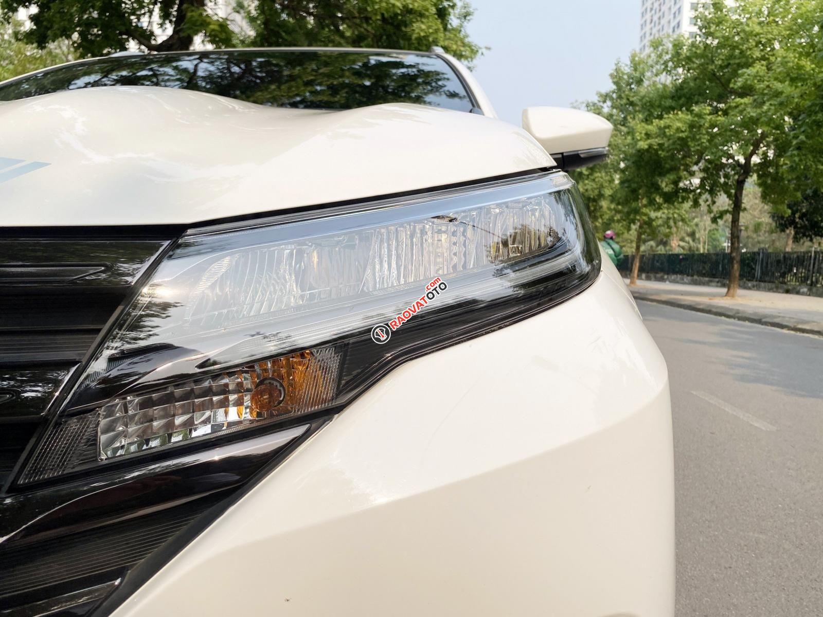 Màu trắng, giá 620tr-0