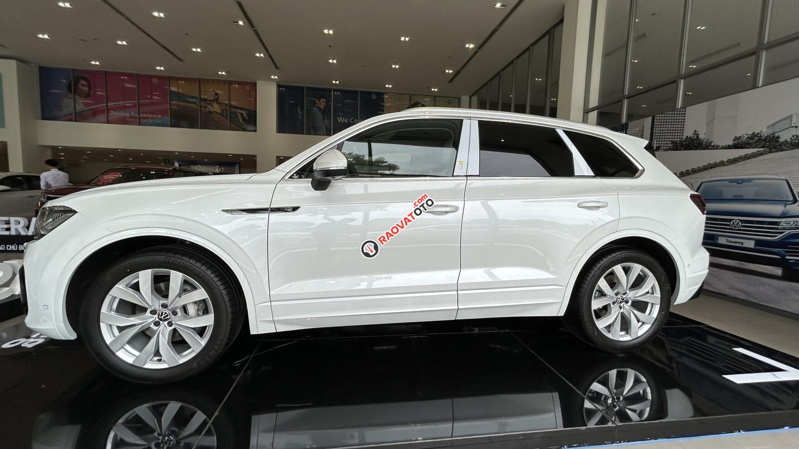 Bán Volkswagen Touareg Luxury nhập khẩu mới 2023 sẵn giao ngay Sài gòn-1