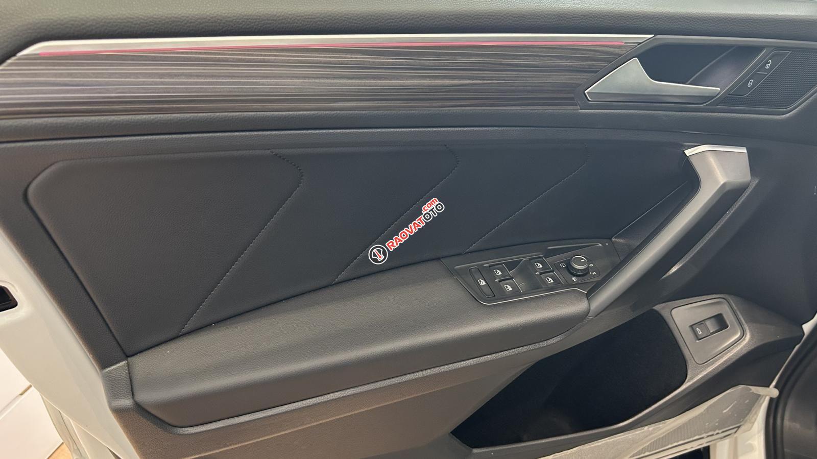 Bán Tiguan Volkswagen Facelift bản cao cấp model mới 2023 nội thất đen giá tốt-2