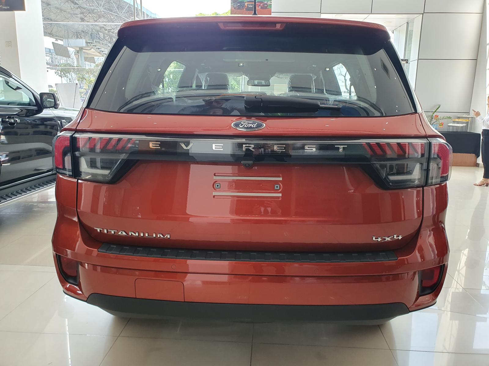 Ford Everest Titanium 2023, ưu đãi hấp dẫn, lãi suất ưu đãi-3