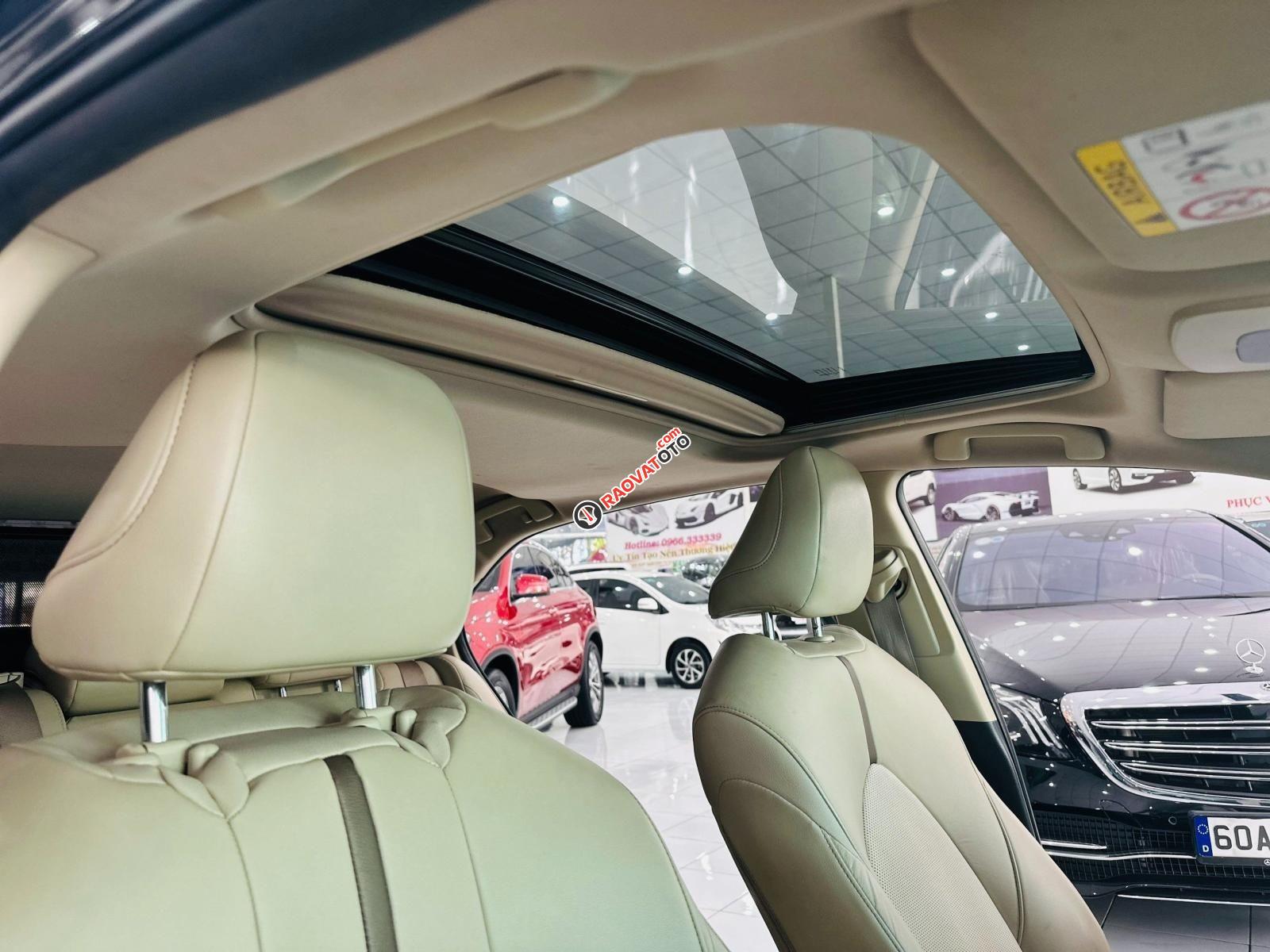 Màu đen, nội thất kem sang trọng-10