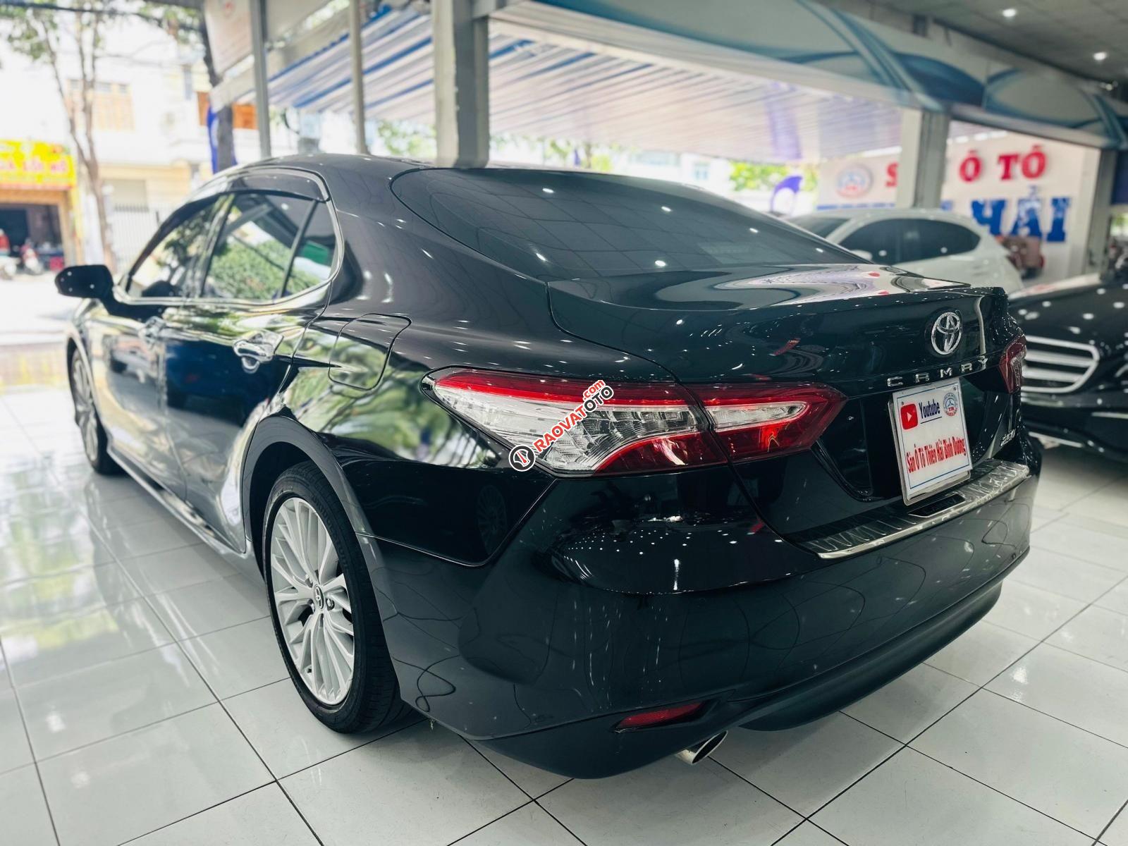 Màu đen, nội thất kem sang trọng-5