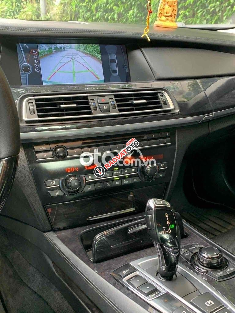 BMW 750Li màu Xanh, nội thất Đen-11