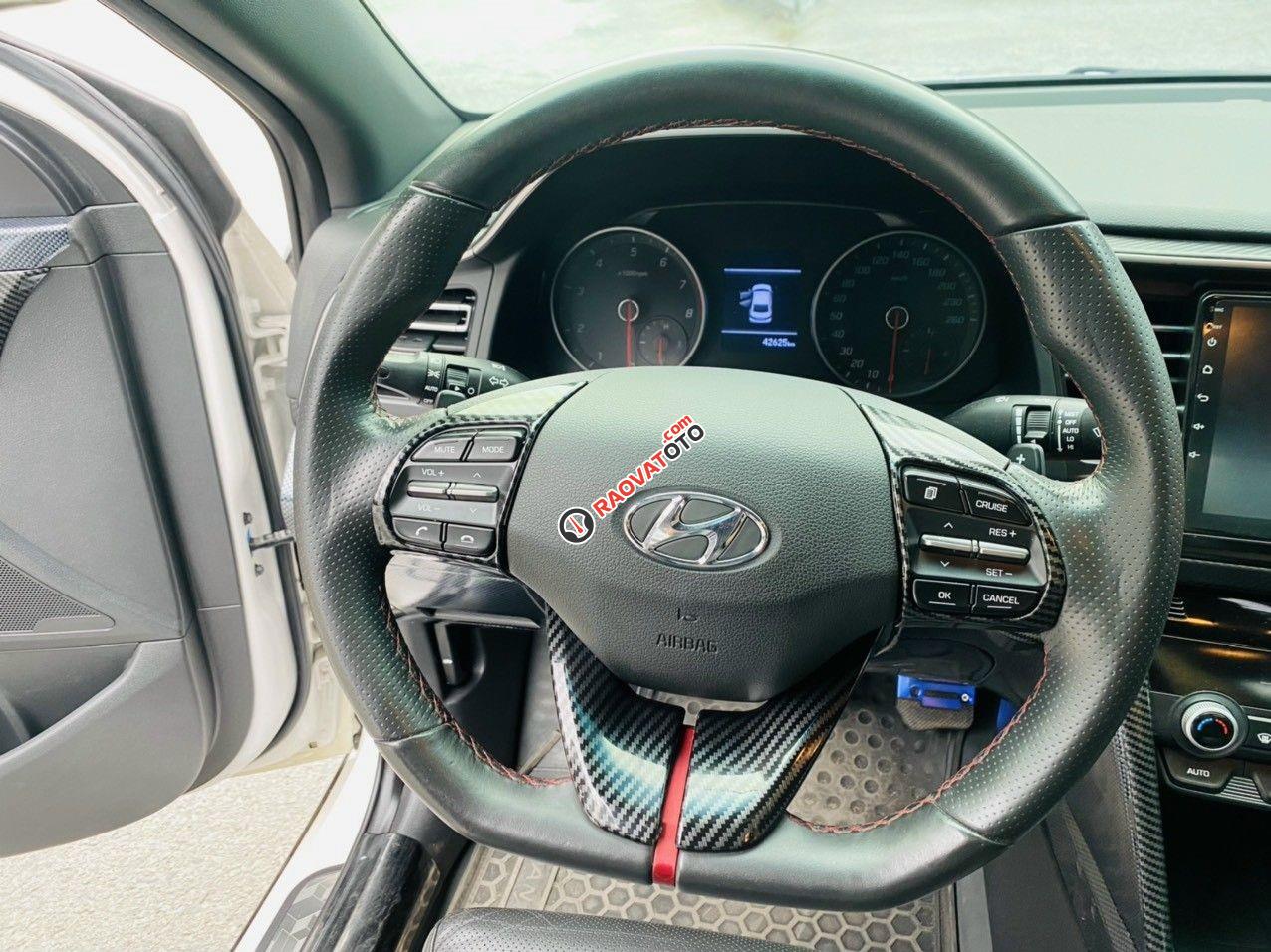 Hyundai Elantra 1.6 Turbo 2019 - Trắng-9